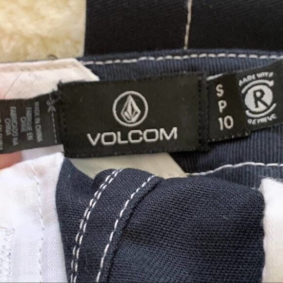 VOLCOM Mini Skirt Frochickie Navy Blue Mini Skirt Size Small - Picture 5 of 8